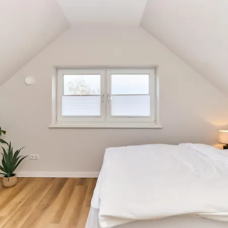 Saltwater House Sail Away *